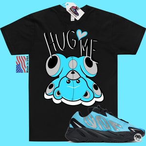 Yeezy Boost 700 MNVN Bright Cyan Match-tröja "HUG ME" bild 3