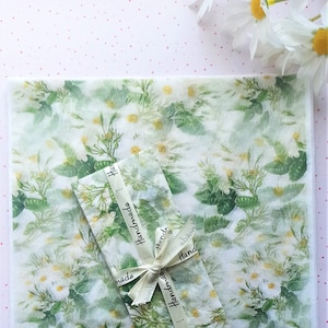 Carta da regalo floreale / Carta da regalo in tessuto / Carta da regalo in tessuto con rose bianche / Materiali per imballaggio