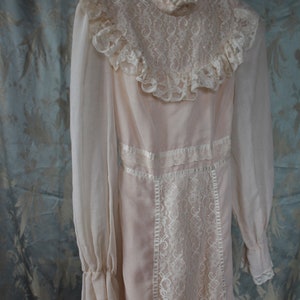 Charming lace Vintage boho 70s maxi dress, gunne sax style Candi Jones ivory/ cottage-core/ vampires wife image 2