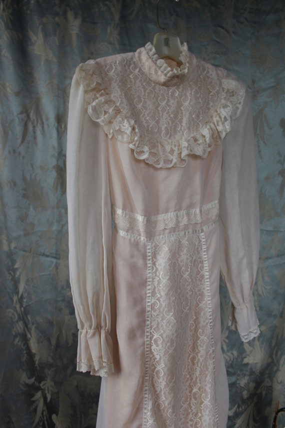 Charming lace Vintage boho 70s maxi dress, gunne … - image 2