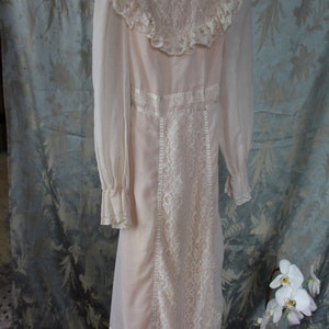 Charming lace Vintage boho 70s maxi dress, gunne sax style Candi Jones ivory/ cottage-core/ vampires wife image 3