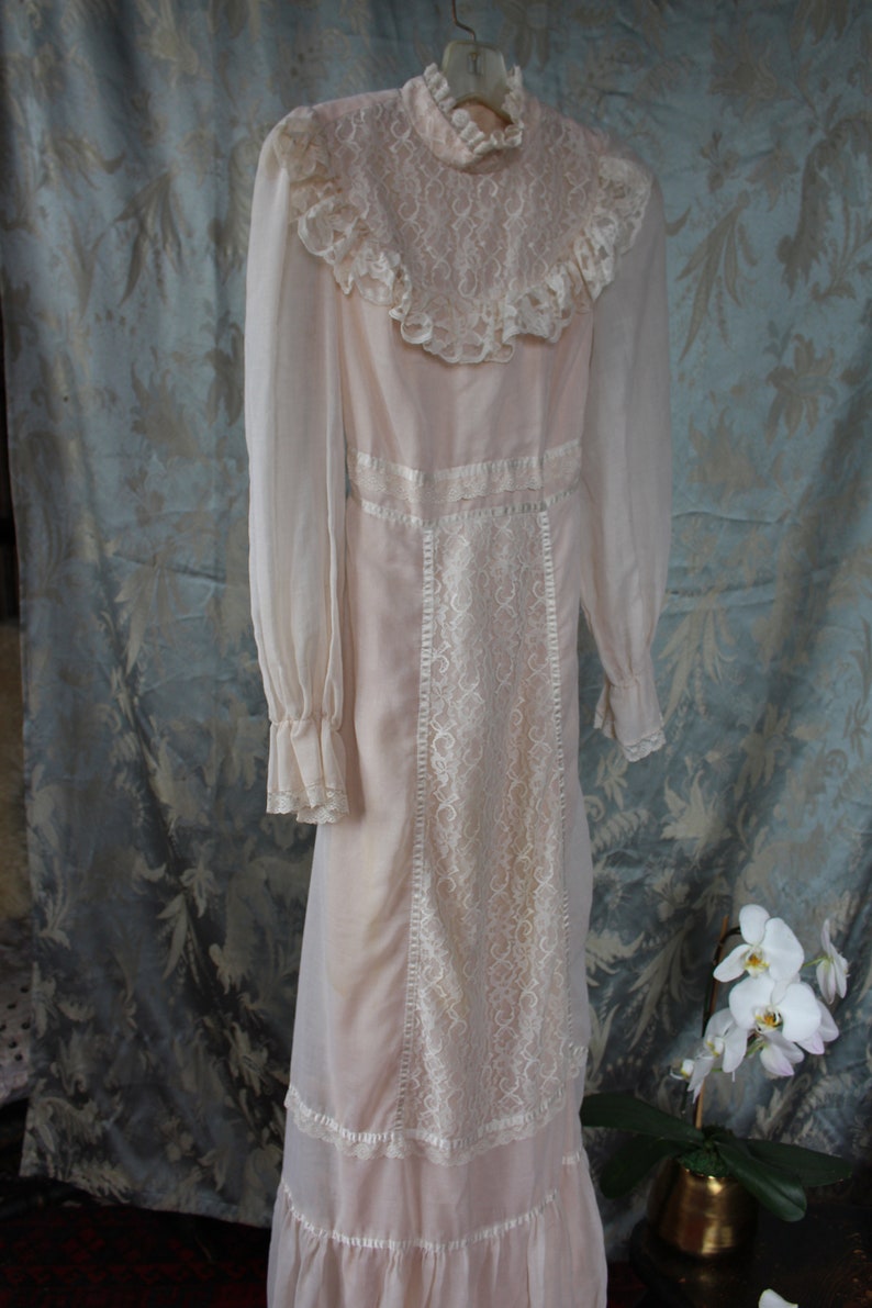 Charming lace Vintage boho 70s maxi dress, gunne sax style Candi Jones ivory/ cottage-core/ vampires wife image 3