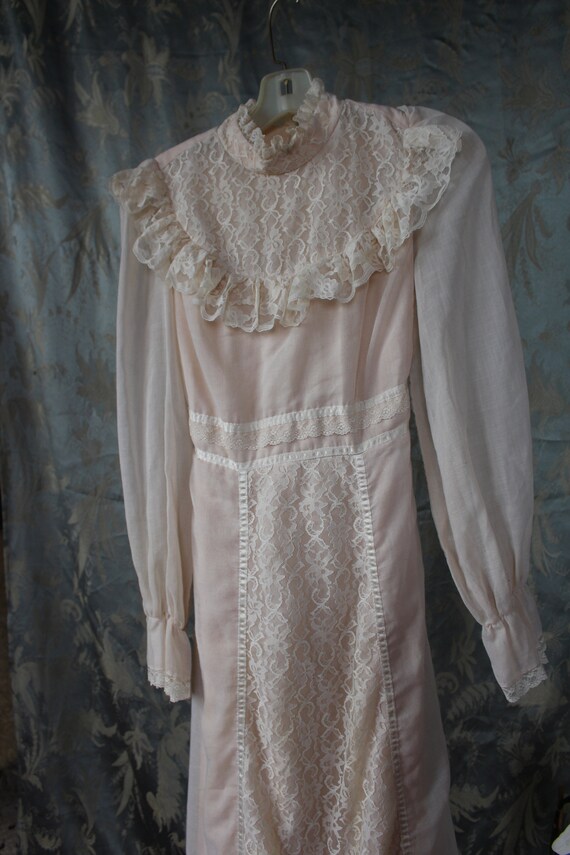 Charming lace Vintage boho 70s maxi dress, gunne … - image 8