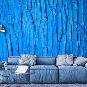 Carta da parati 3D con pennellate di vernice blu brillante sul muro