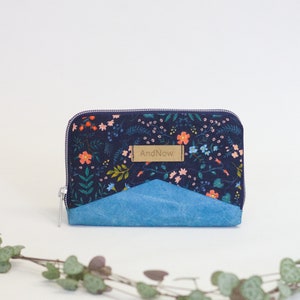 Kleines Portemonnaie Blumen blau Damen Little Mynta Papierstoff