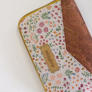 Kleines Portemonnaie aus Kork, mit Reißverschluss, Little Mynta, Streublumen Bild 2
