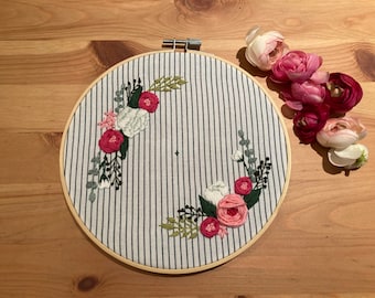 Easy Embroidery Pattern Rustic Floral Wreath PDF, Botanical Embroidery Design, Swedish Farmhouse, Valentine's Day