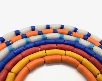 Perlas de vidrio elaboradas con Krobo / perlas de comercio justo / perlas con forma de tubo / perlas de polvo de vidrio reciclado para la fabricación de joyas.