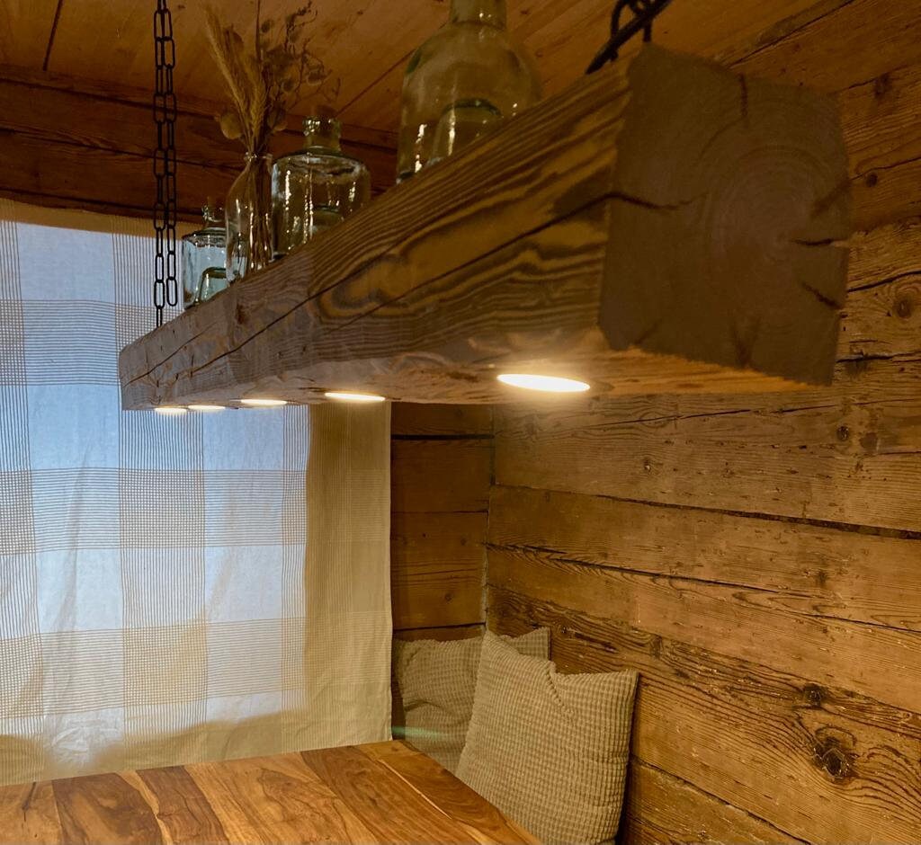 Blickfang aus #Altholz 🖤 #Lampe #living #Beleuchtung