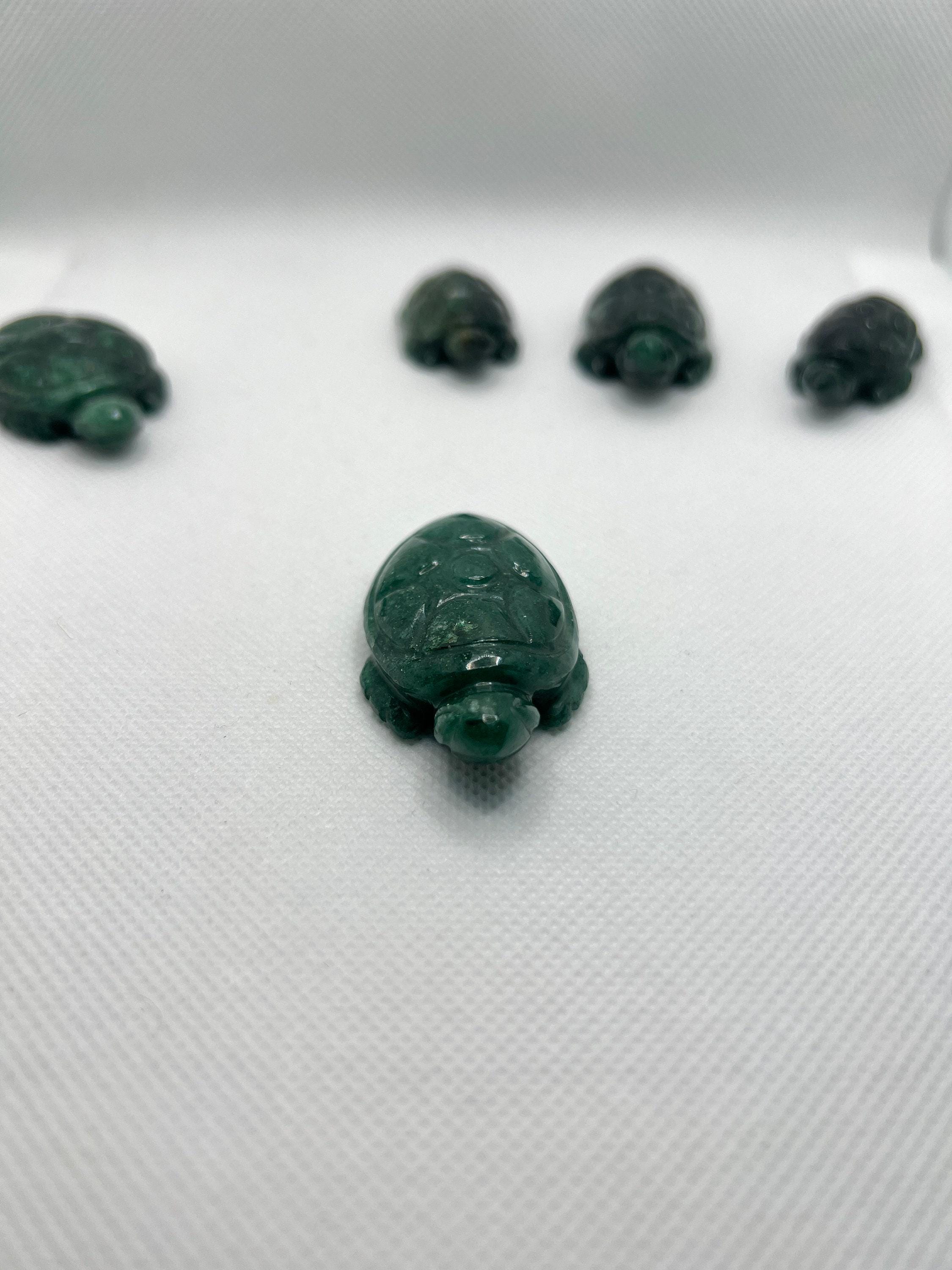 手彫りの翡翠の亀の置物：風水開運飾り - Etsy 日本