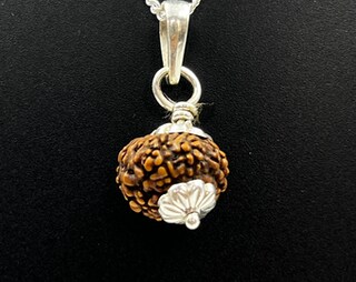 Ciondolo Rudraksha 8 Mukhi Originale In Argento 925 - Autentico Bead Nepalese Spirituale Per Meditazione E Protezione - Certificato