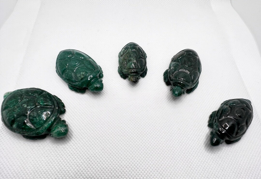 手彫りの翡翠の亀の置物：風水開運飾り - Etsy 日本