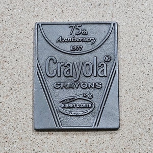 Vintage 1977 Crayola Crayons 75th Anniversary Binney & Smith Employee 2-1/4 By 2-7/8 Metal Medallion Plaque Paperweight- RARE