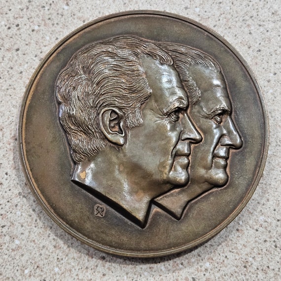 Vintage 1973 President Richard Nixon & Vice President Spiro Agnew