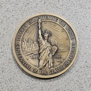 Vintage 1865-1965 Liberty Enlightening The World &quot;Federal Hall National Memorial&quot; 2-1/2 Inch Bronze Medallion By Medallic Art Co