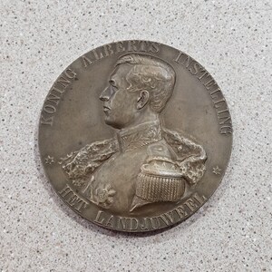 Vintage Early 1900&#39;s Belgium Koning Alberts Instelling Het Landjuweel Boudewijn Koning Der Belgen BLANK 3-3/16 Inch Medallion- RARE