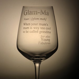 Glamma Wine Glass, Mother&#39;s Day Gift for Grandma, Custom Wine Glass for Grandma, Gift for New Grandma, Young Grandma Gift, Wine Glass Granny