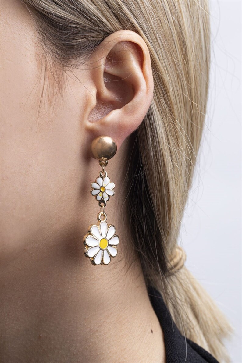 For Women Daisy Women/'s Gold Color Daisy Figured Dangling Earrings Flower Huggie Earrings Daisy Gift Brass