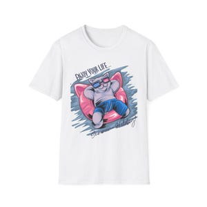 Relaxed Cat Summer Shirt - Funny Pool Vacation Tee with Sunglasses - Cool Chill Graphic T-Shirt for Men, Women, Beach Lovers