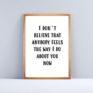 Tekst piosenki Wonderwall: Sztuka ścienna z muzyką britpop