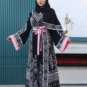 Embroidered Dress Thawb Abaya Kaftan. مطرزات شرقية عربية ثوب فلسطيني أثواب فلسطينية ثوب عربي تطريز فلسطيني zdjęcie 1