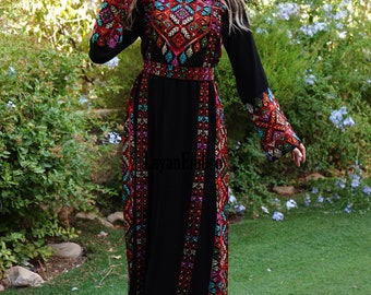 Palestinian Embroidered Thawb - Dress. مطرزات شرقية عربية - ثوب فلسطيني - أثواب فلسطينية - ثوب عربي - تطريز فلسطيني