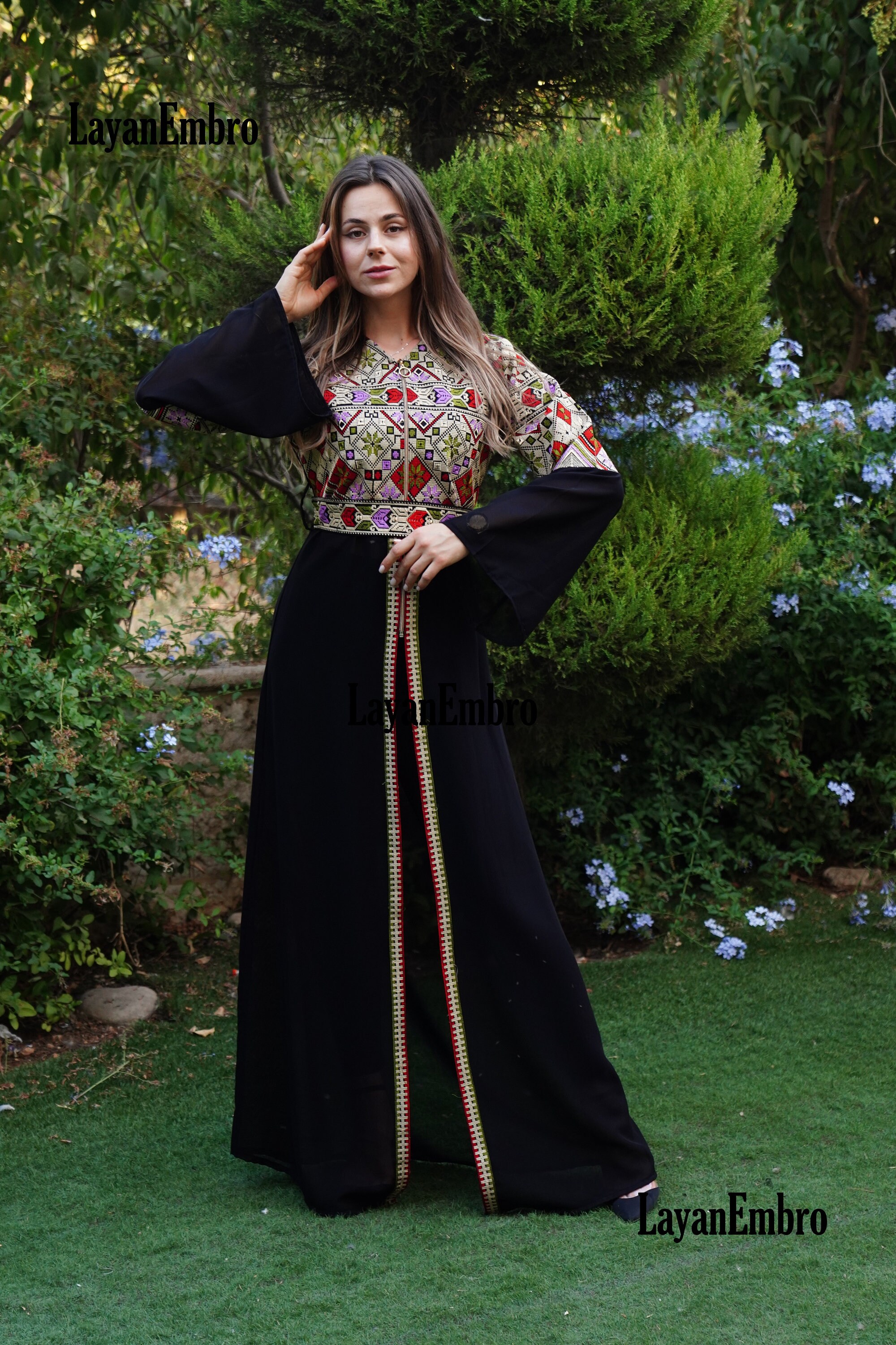 Embroidered Dress - Thawb - Abaya - Kaftan. مطرزات شرقية عربية - ثوب فلسطيني - أثواب فلسطينية - ثوب عربي - تطريز فلسطيني