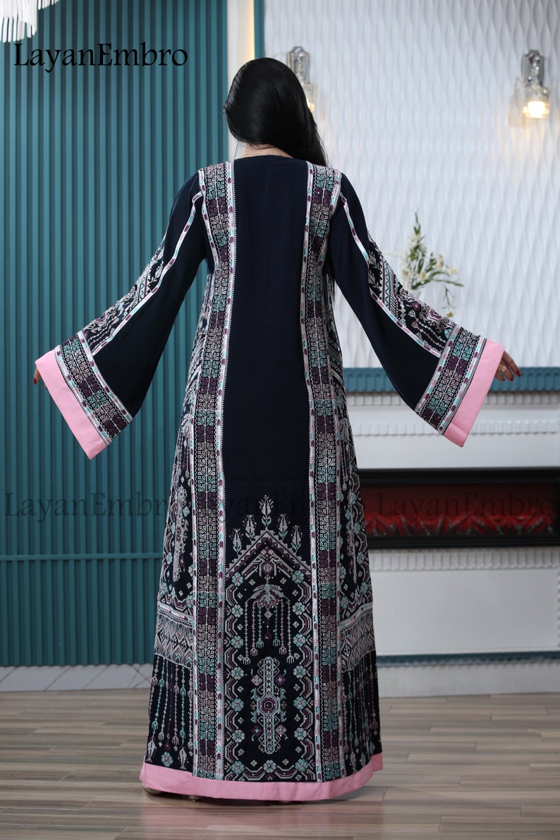 Embroidered Dress Thawb Abaya Kaftan. مطرزات شرقية عربية ثوب فلسطيني أثواب فلسطينية ثوب عربي تطريز فلسطيني zdjęcie 3