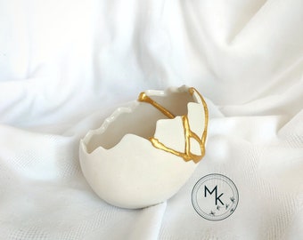 White ceramic Kintsugi egg shaped bowl, special edition 22 carat pure gold, hand mended, unique piece