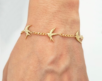 Swallow Bracelet, Animal Bracelet, Bird Bracelet for Women, Animal Lovers, Swallow Gift, Flying Bird Bracelet