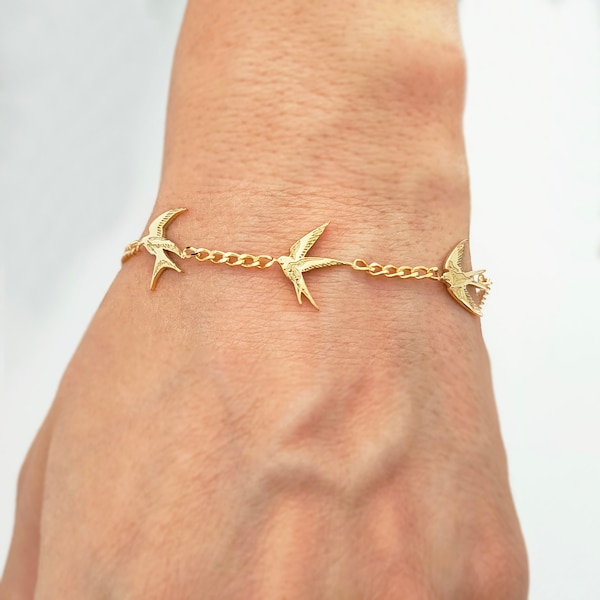 Swallow Bracelet, Animal Bracelet, Bird Bracelet for Women, Animal Lovers, Swallow Gift, Flying Bird Bracelet