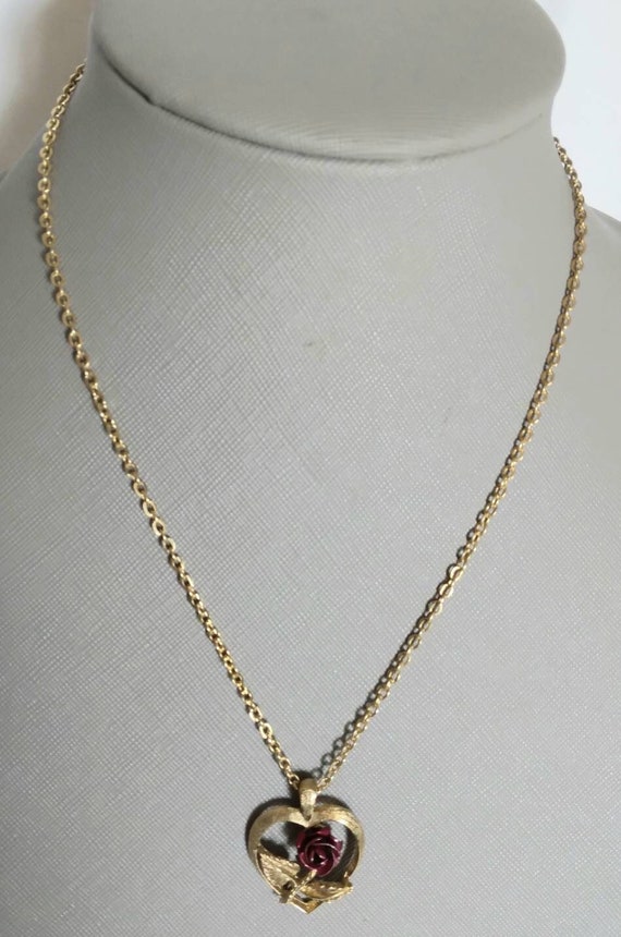 18 Gold Toned Open Heart Necklace With 
