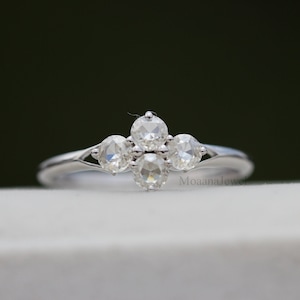 Rosenschliff Runder Moissanit Vier Stein Verlobungsring, 925 Sterling Silber Split Schaftring, einzigartiger Vorschlag Ring, Jubiläumsgeschenk für Sie