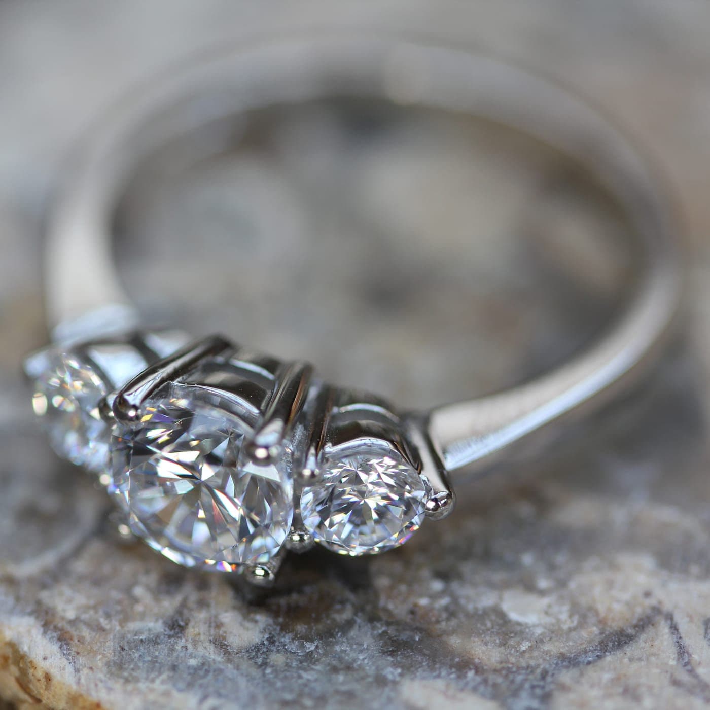 Anillo de compromiso de diamantes de