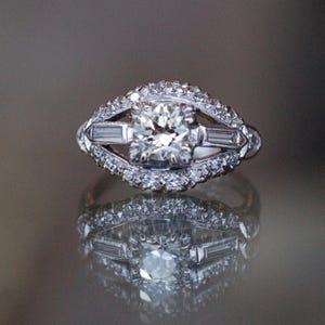 Rund Moissanite Sterling Silber Art Deco Ring, Vintage-Stil