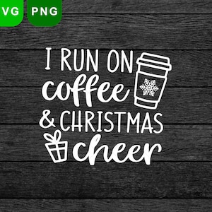 Ik run op koffie en kerstmis cheer Svg, Womens Christmas Svg Bestand voor Cricut en Silhouet, Grappige Kerst Svg, Kerst Shirt Svg, Png