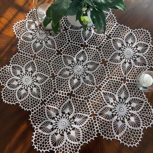 Large doily for table top - 38.5&#39;&#39; - 7 Flowers joined together to form a unique beautiful design