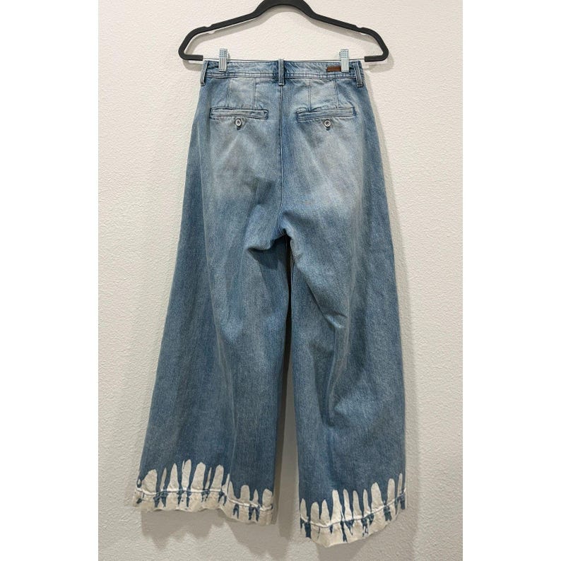 Anthropologie wide leg blue denim jeans pants with white paint splatter on hem imagem 4