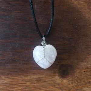 Agate heart pendant