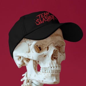Team Slasher Bestickte Snapback Hat - Gothic Horrorfilm Cap