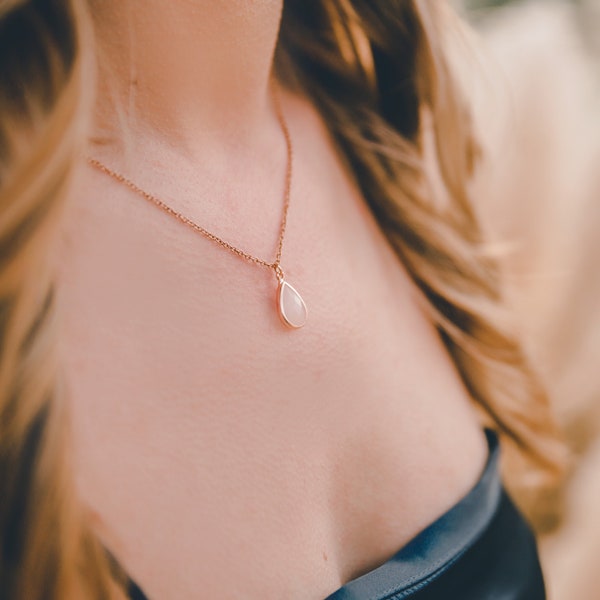 Simple necklace with teardrop pendant / bridal jewelry, for the bridesmaid, maid of honor, wedding, birthday gift