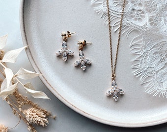 Goldenes Schmuckset mit Zirkonia Steinen / Ohrringe und Kette zur Hochzeit/ Brautschmuck/ Geschenk zu Weihnachten, Geburtstag