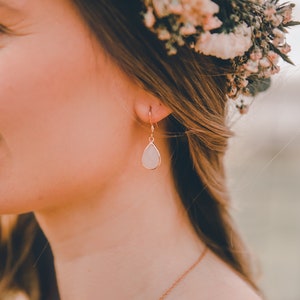 Schlichte Halskette mit Tropfenanhänger / Brautschmuck, für die Brautjungfer, Trauzeugin, zur Hochzeit, Geschenk zum Geburtstag Bild 3