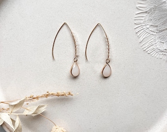 Bridal earrings in gold - with delicate pearls and drop pendants - bridal jewelry for the wedding, hanging earrings, ear hooks