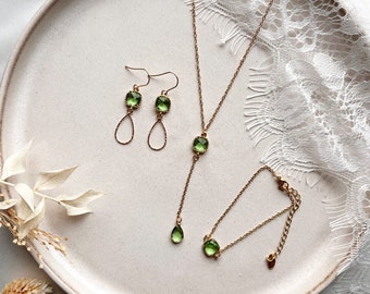 Golden jewelry set with glass pendants in green / as bridal jewelry, for a wedding or for everyday use / gift for Christmas, birthday
