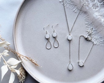 Silbernes Schmuckset mit Glasanhängern in weiß / als Brautschmuck, zur Hochzeit oder im Alltag / Geschenk zu Weihnachten, Geburtstag