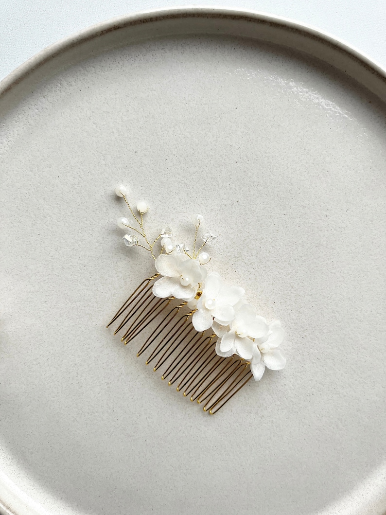 Flower hair comb as bridal jewelry, for weddings, hair accessories, floral image 2