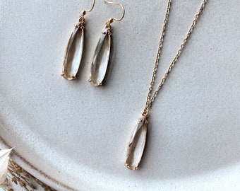 Ensemble de bijoux dorés avec pendentif en forme de larme en verre / Minimaliste / Bijoux de mariée / Mariage / Cadeau pour Noël, anniversaire