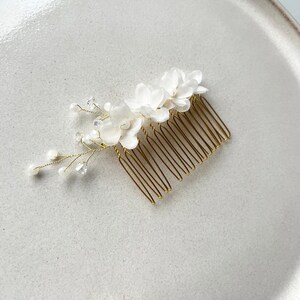 Flower hair comb as bridal jewelry, for weddings, hair accessories, floral image 3