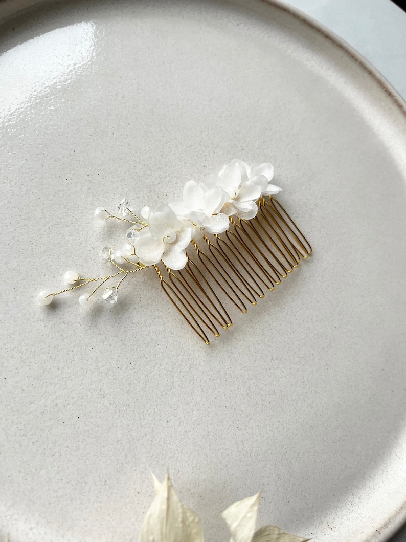 Flower hair comb as bridal jewelry, for weddings, hair accessories, floral image 3